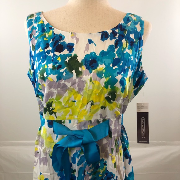 Karin Stevens - Picture 6 of 7